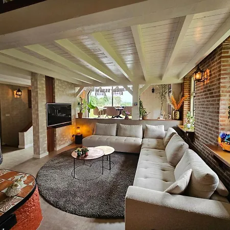 Private With Jacuzzi, Sauna & Swimmingpool Delwijnen