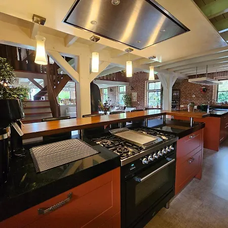 Private With Jacuzzi, Sauna & Swimmingpool Delwijnen
