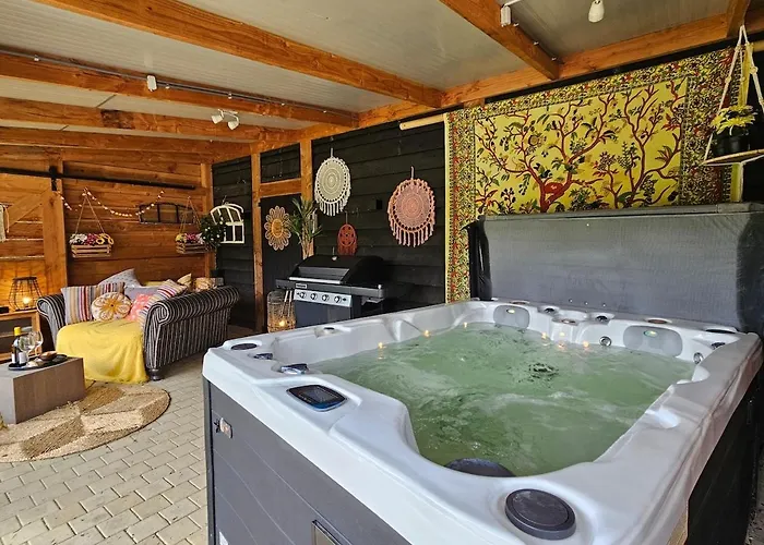 Private With Jacuzzi, Sauna & Swimmingpool Delwijnen