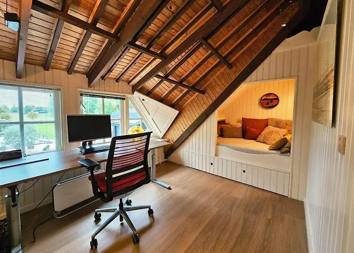 Private With Jacuzzi, Sauna & Swimmingpool