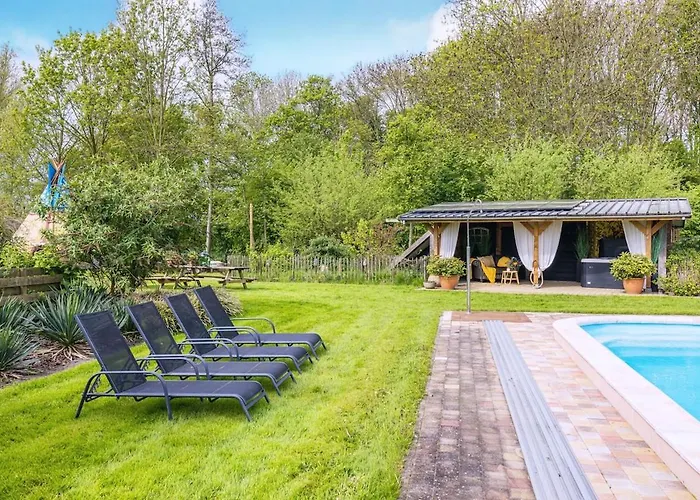 Private With Jacuzzi, Sauna & Swimmingpool