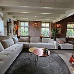 Private With Jacuzzi, Sauna & Swimmingpool Villa Delwijnen