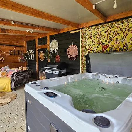 Private With Jacuzzi, Sauna & Swimmingpool Delwijnen