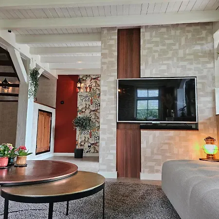 Private With Jacuzzi, Sauna & Swimmingpool فيلة Delwijnen
