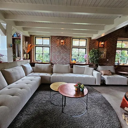 Private With Jacuzzi, Sauna & Swimmingpool فيلة Delwijnen