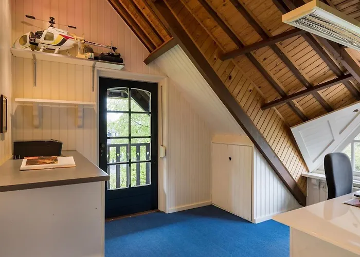 Private With Jacuzzi, Sauna & Swimmingpool Delwijnen