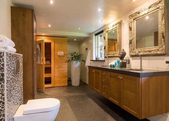 Private With Jacuzzi, Sauna & Swimmingpool Willa Delwijnen