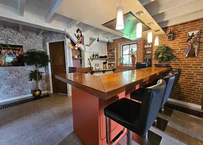 Private With Jacuzzi, Sauna & Swimmingpool Delwijnen